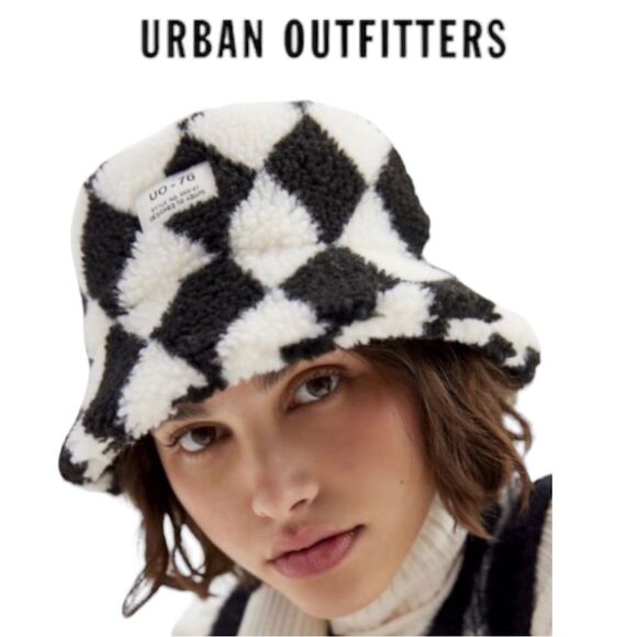 NEW UO Urban Outfitters Sherpa Black White Bucket Hat - Picture 1 of 3